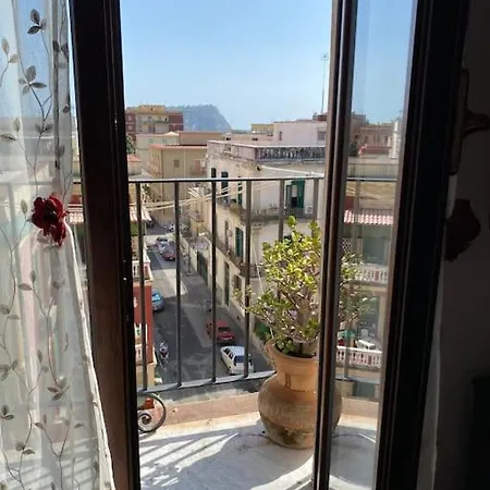 Lady Nisida Napoli